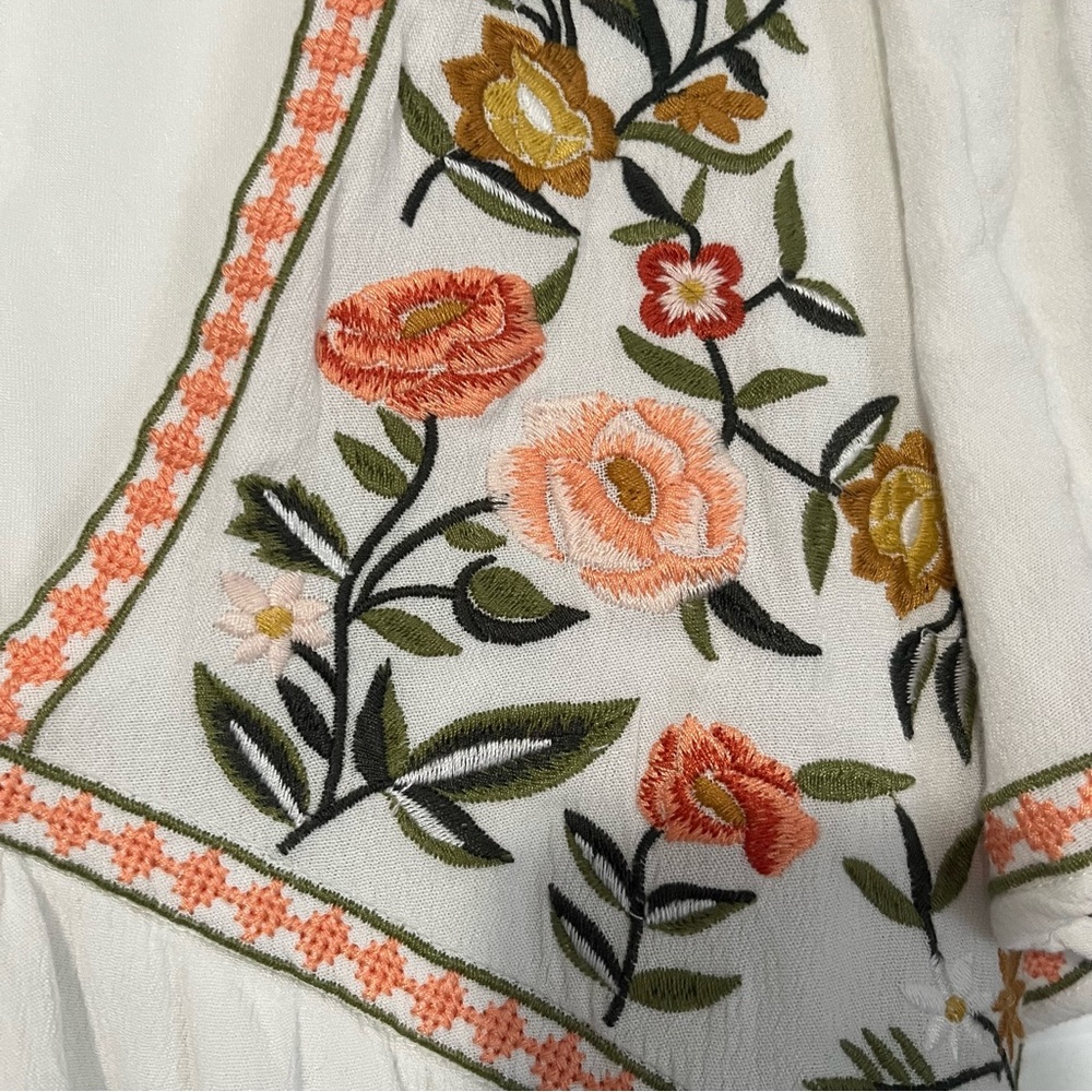 In Loom Womens Size medium mini white and floral dress - Picture 5 of 12